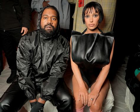 Kanye West Protective of Wife Bianca Censori While Out in All。